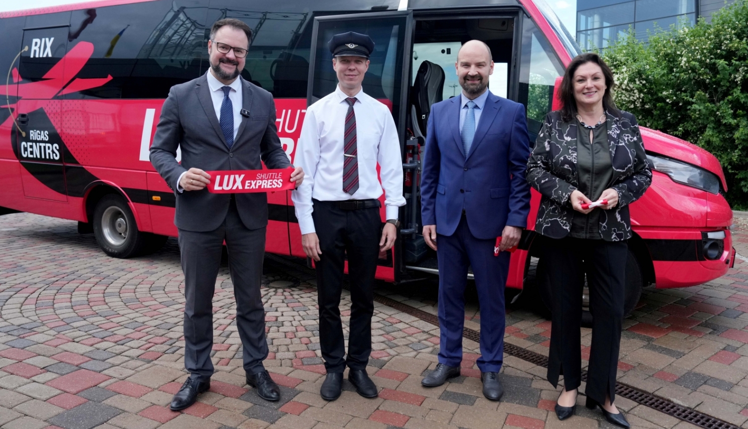 Kā nokļūt uz Rīgas lidostu: visi transporta veidi un izmaksas